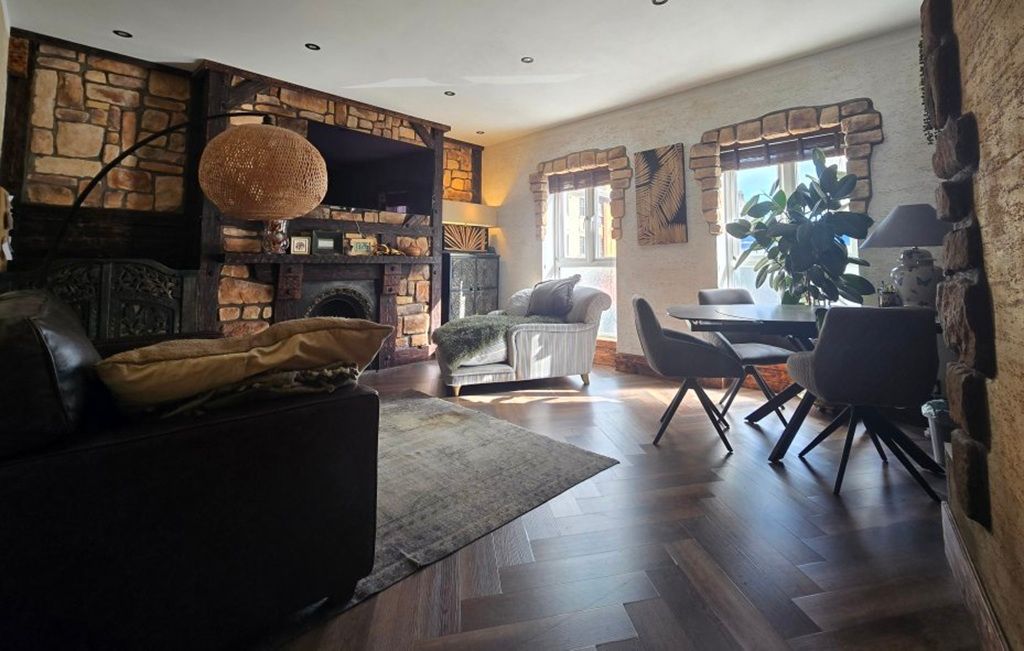 Property photo 3 of 20