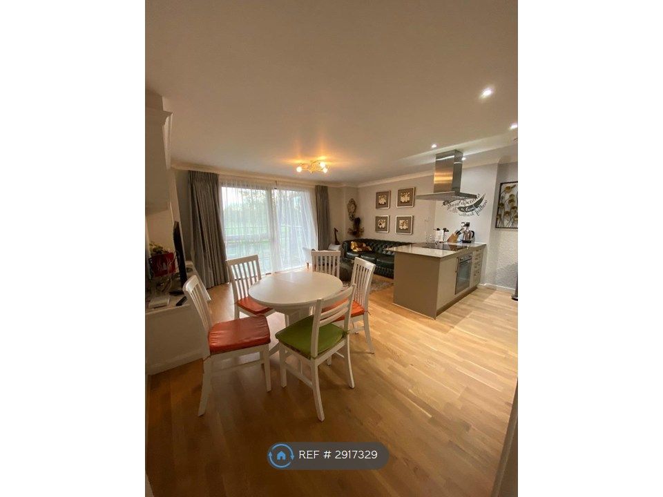 Property photo 3 of 10 Living Room+Kitchen