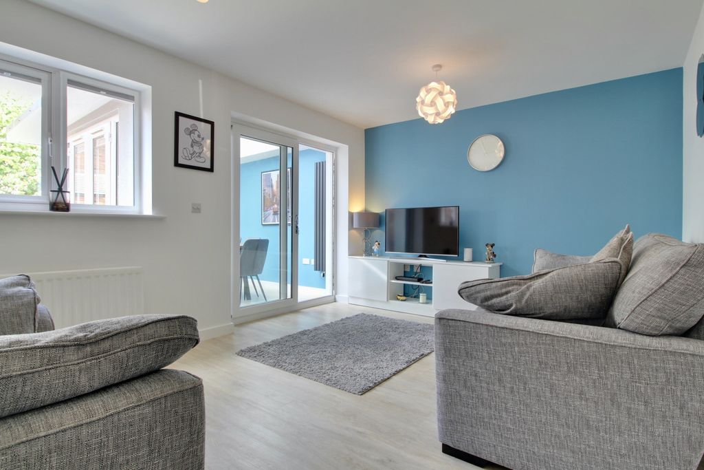 Property photo 3 of 18 Spacious Lounge - Gus Critchlow Ewemove Hinckley