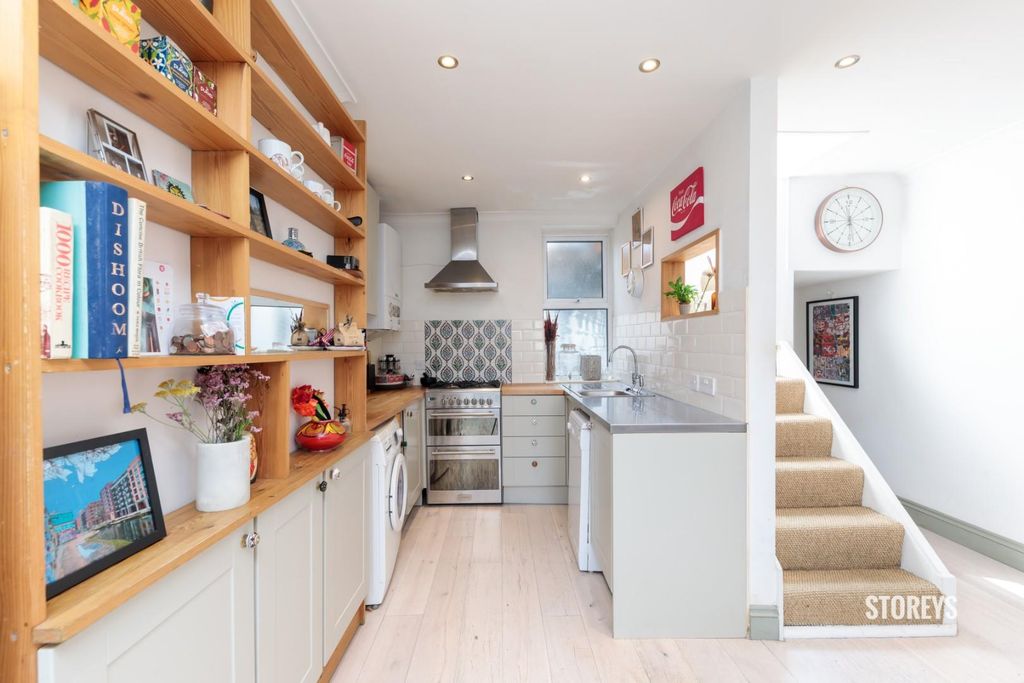 Property photo 2 of 25