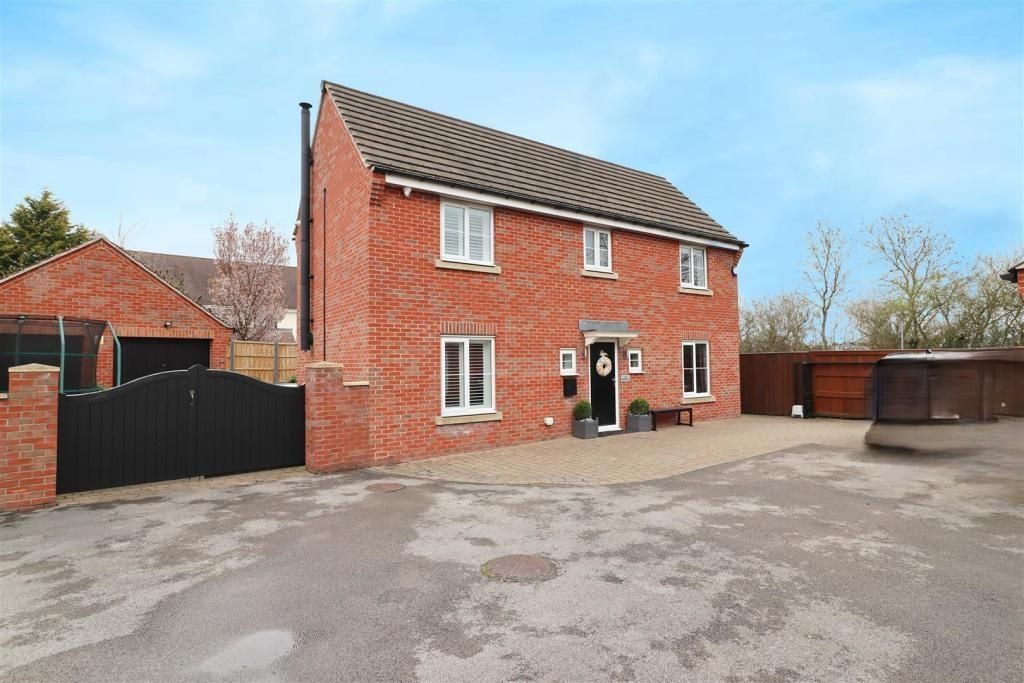 Property photo 3 of 4 66 Common Lane - Front Pic 2.Jpg
