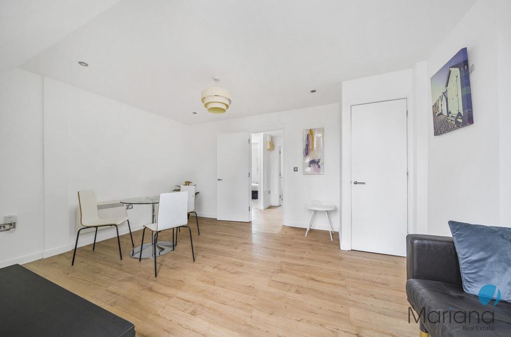 Property photo 2 of 11 Reception Room