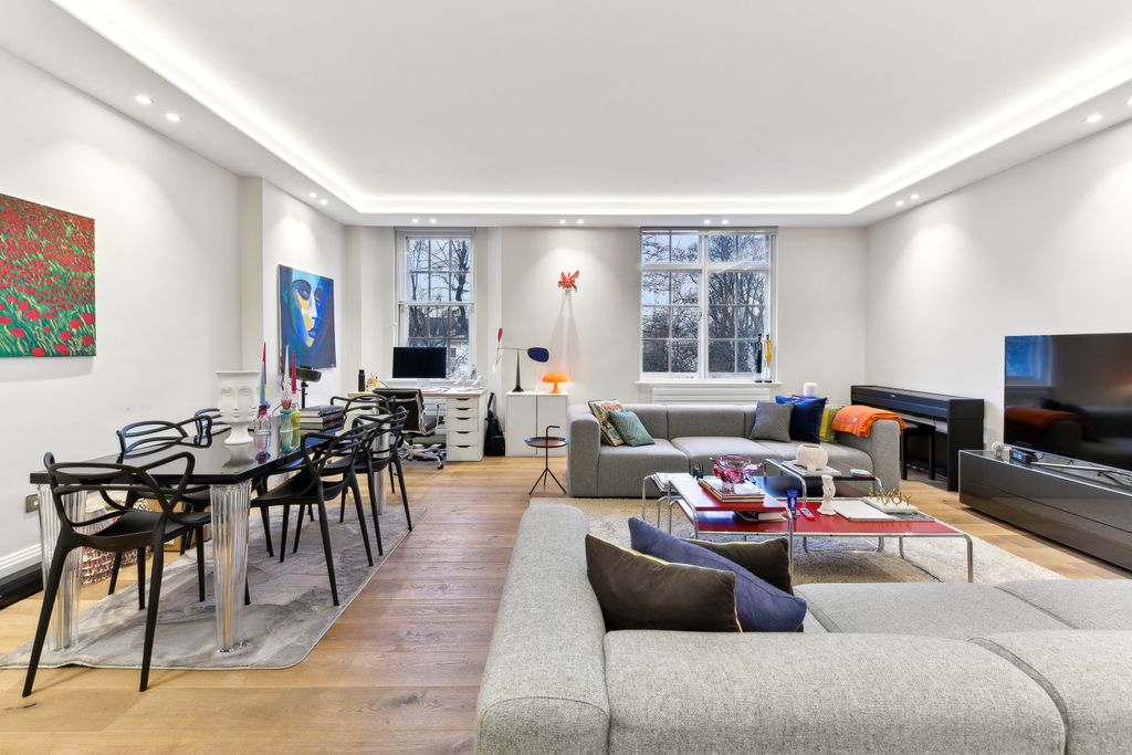 Property photo 2 of 9 30 Thurloe Court (5)