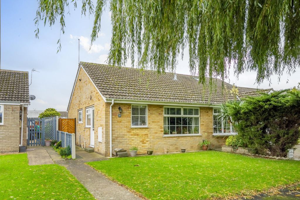 Property photo 1 of 12 Front (Exterior)