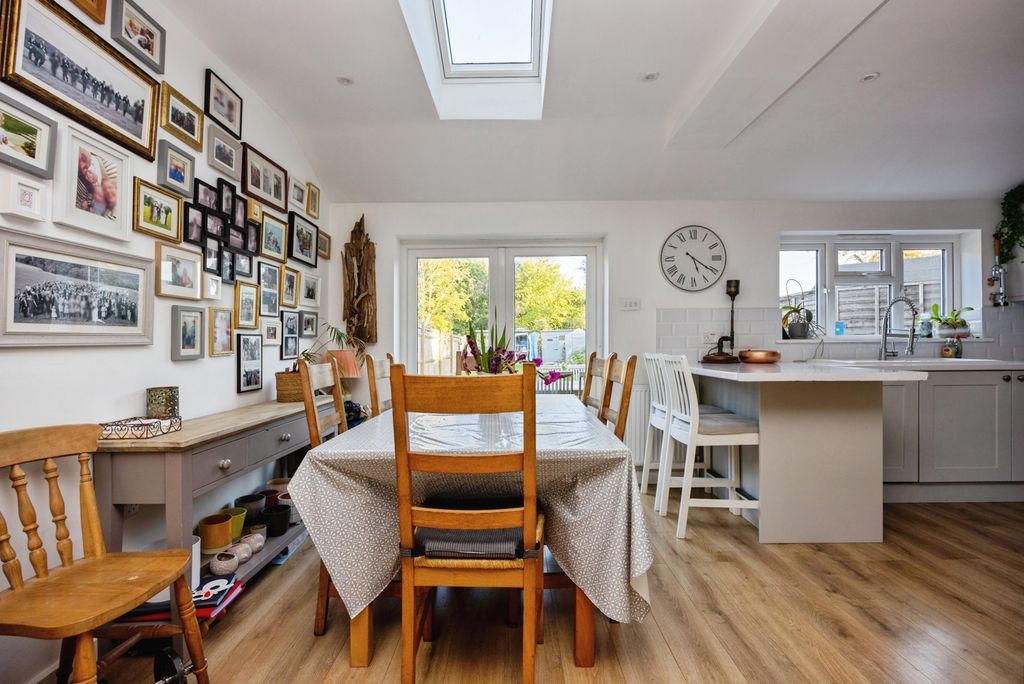 Property photo 3 of 28 Photo