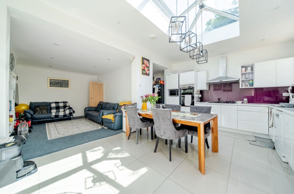 Property photo 2 of 28 1-6A2Ad7E948401-1472672-13-6A27B70037dc2-1