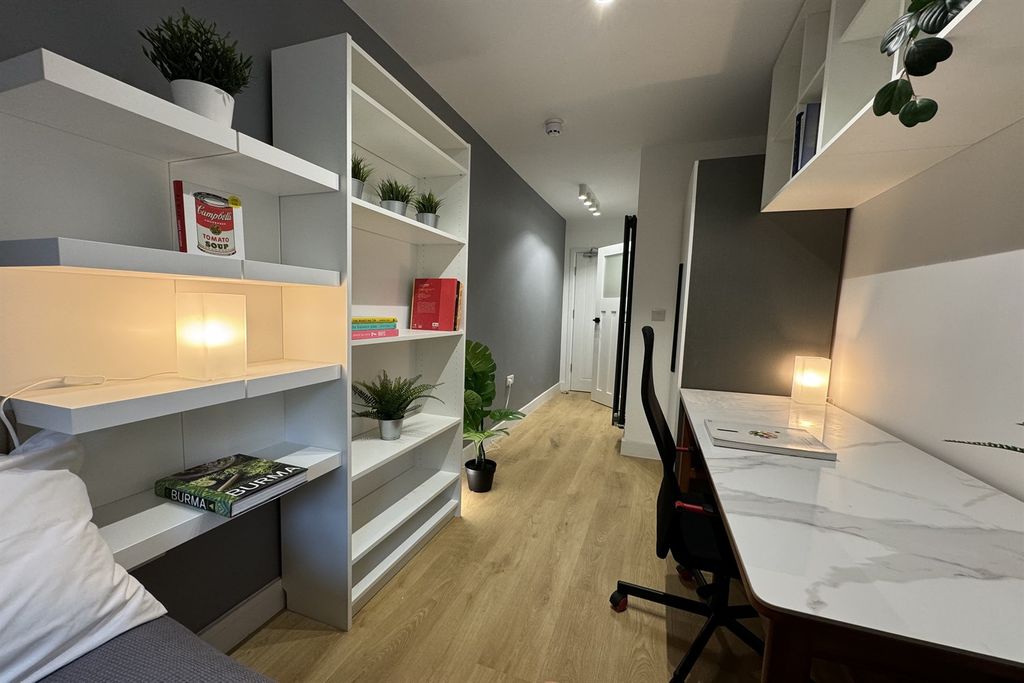Property photo 1 of 11 (Main)