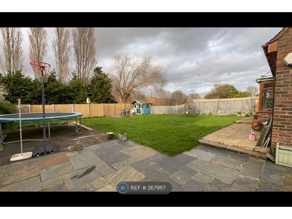 Property photo 3 of 30 Large Secure Private Garden