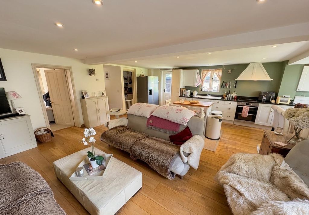 Property photo 2 of 10 Internal 1.Png