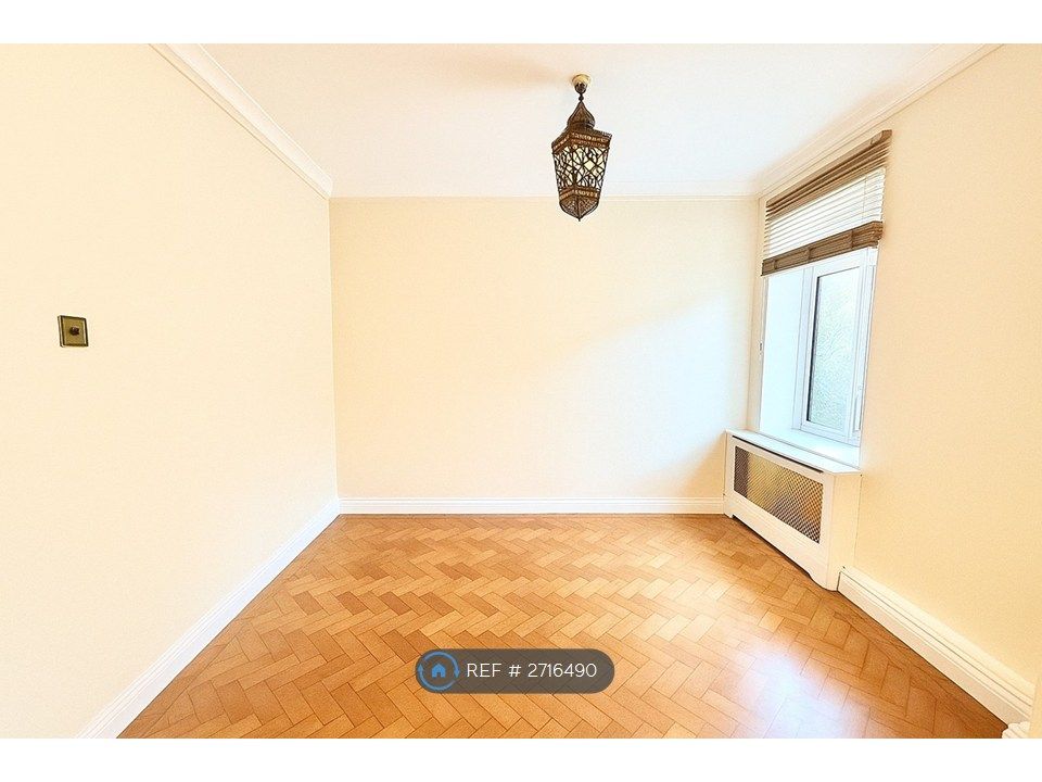 Property photo 1 of 8 Lounge