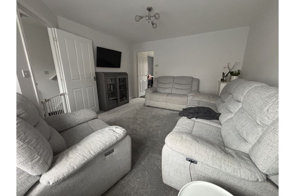 Property photo 3 of 17 Living Room