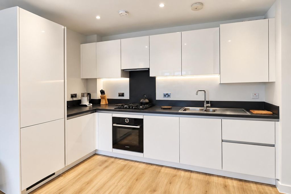 Property photo 2 of 11 Kitchen