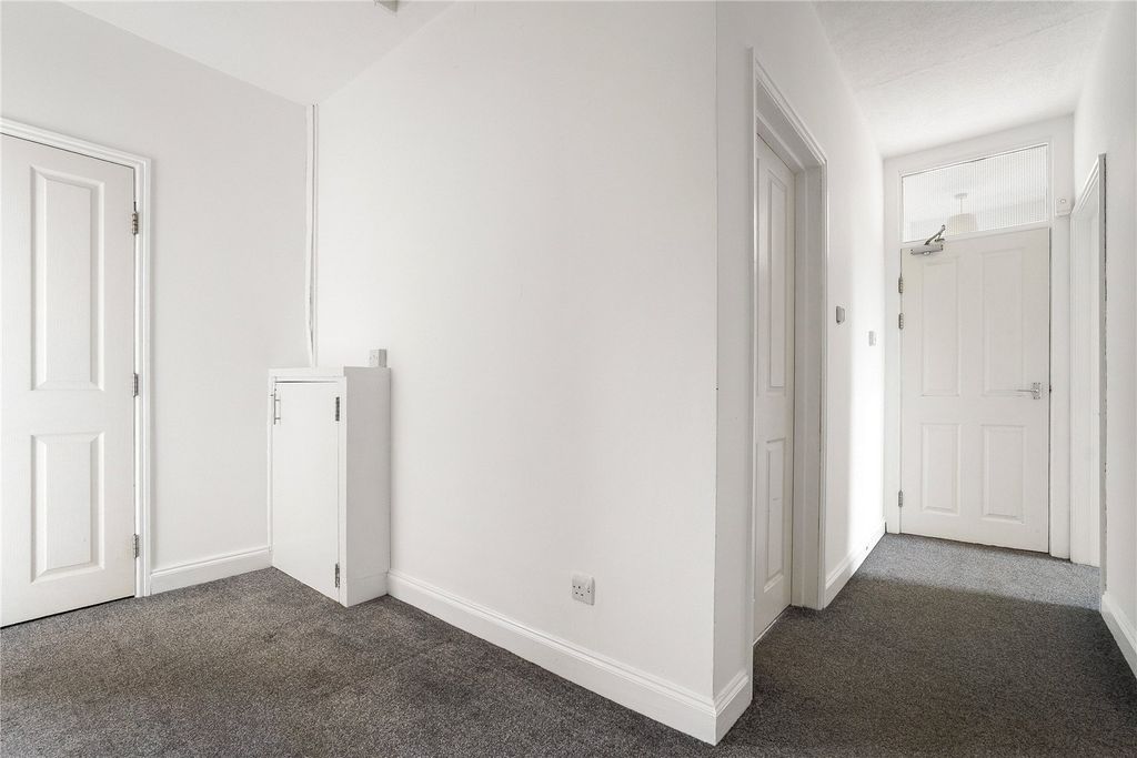 Property photo 2 of 20 Craigievar Crescent