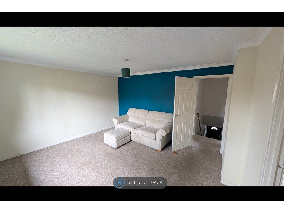 Property photo 1 of 6 Living Room