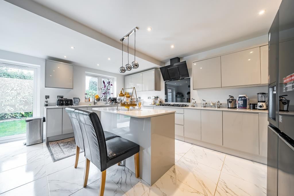 Property photo 1 of 19 Kitchen