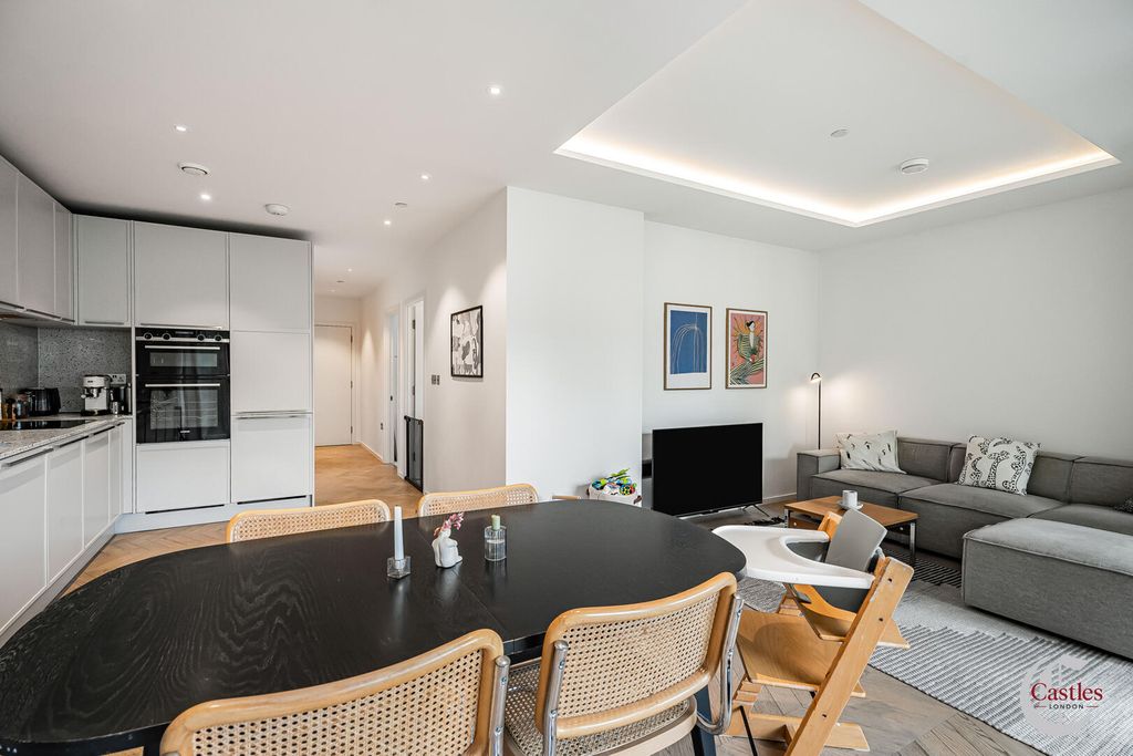 Property photo 2 of 16 Dining Room