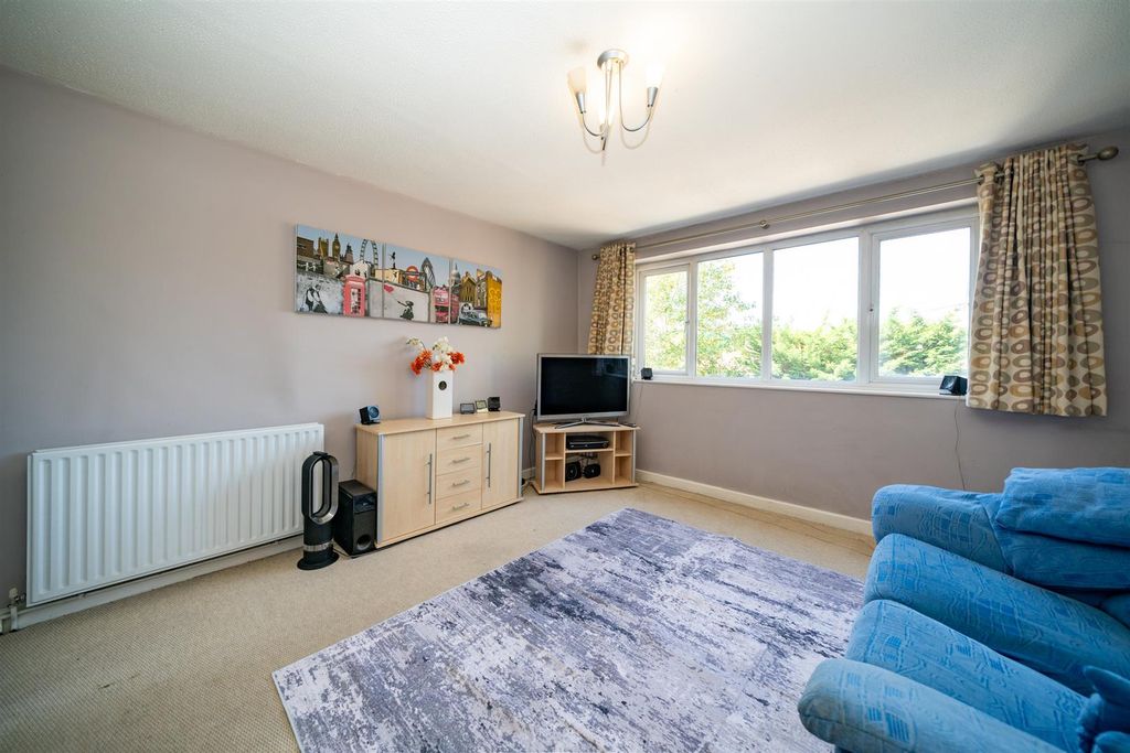 Property photo 3 of 14 17-Simmonds-Rise-8.Jpg