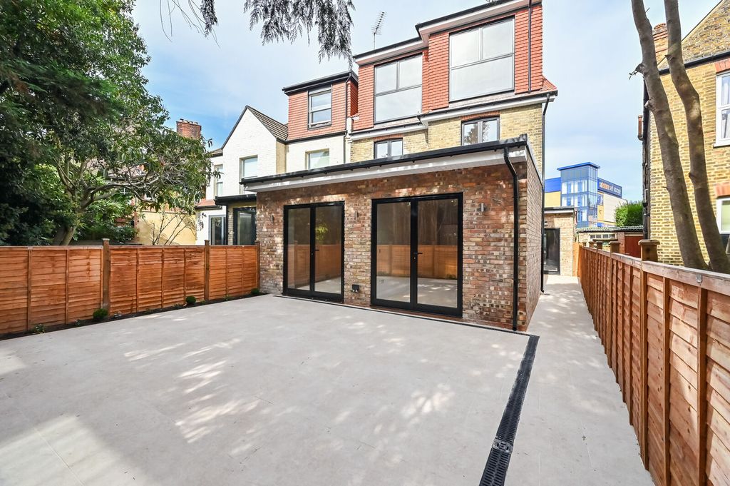 Property photo 1 of 33