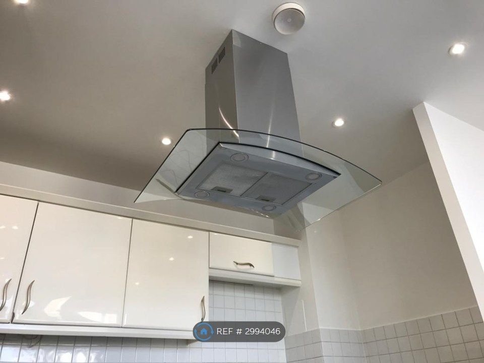 Property photo 3 of 11 Extractor Hood