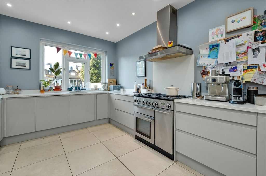 Property photo 2 of 12 Picture No. 10