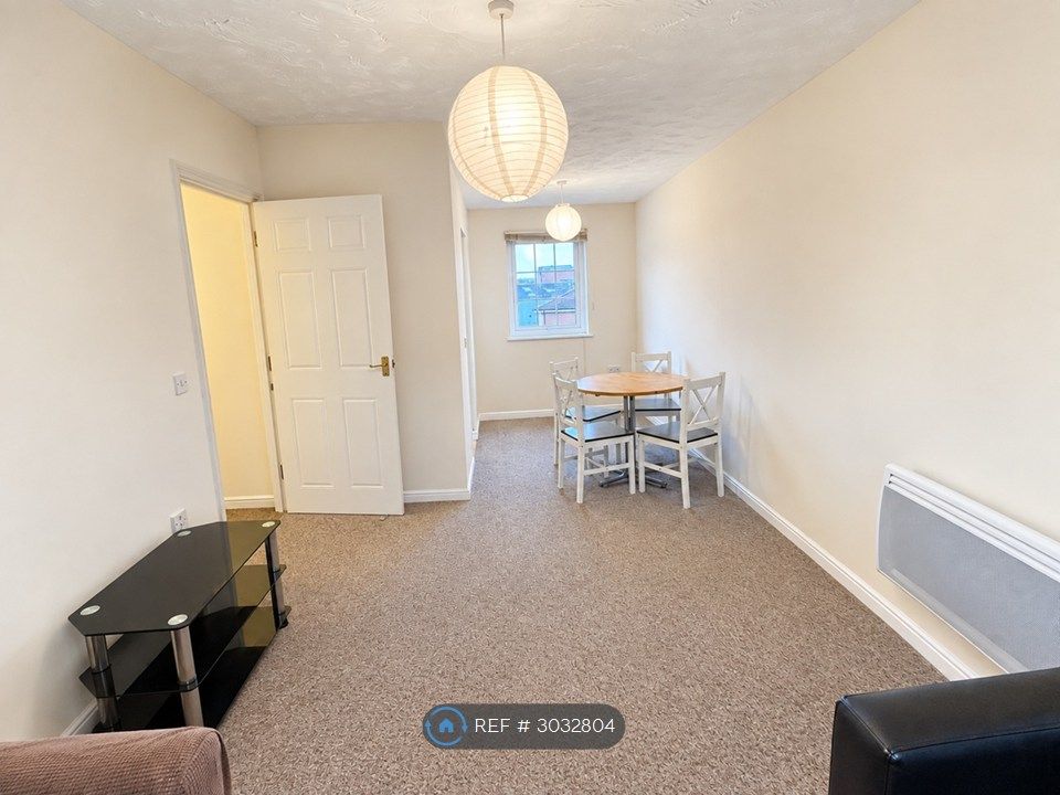 Property photo 3 of 8 Living / Dining Room