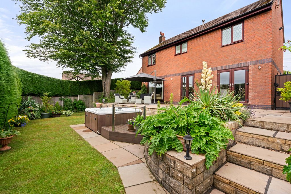 Property photo 1 of 32