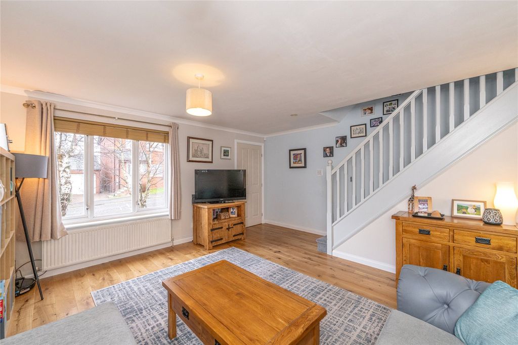 Property photo 2 of 31 Lounge