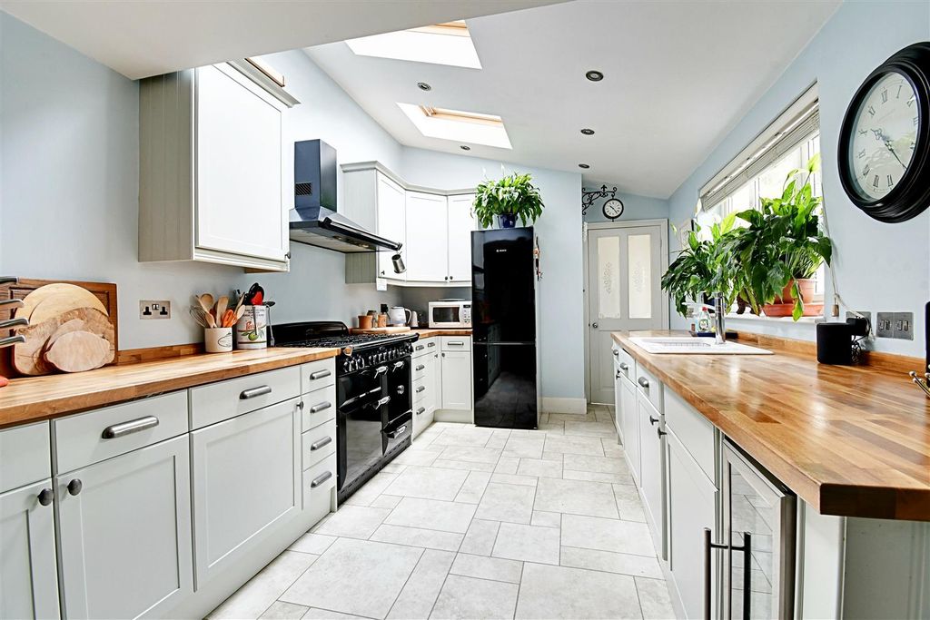 Property photo 2 of 23 Kitchen 2.Jpg
