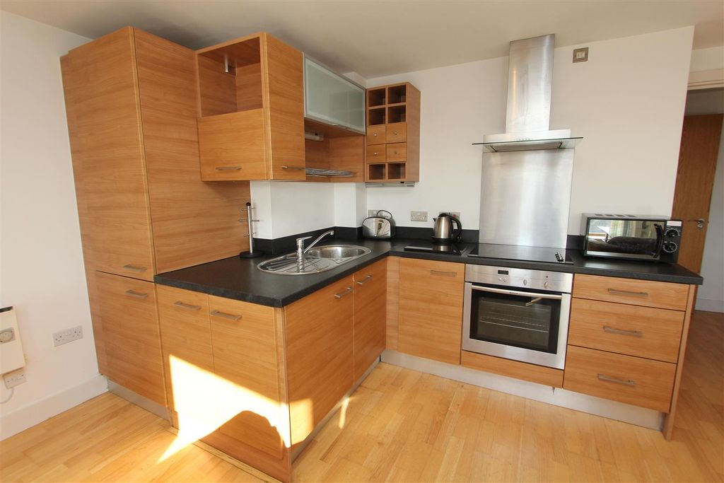 Property photo 2 of 8 Kitchen.Jpg