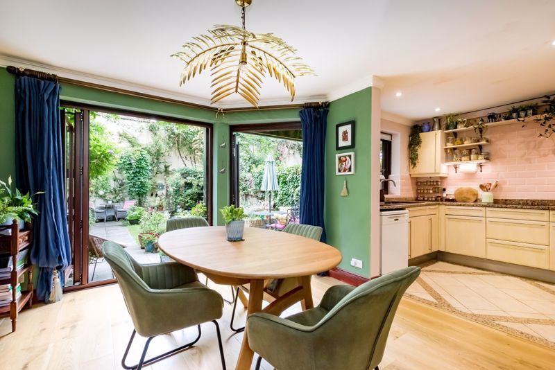 Property photo 2 of 16 Dining Area