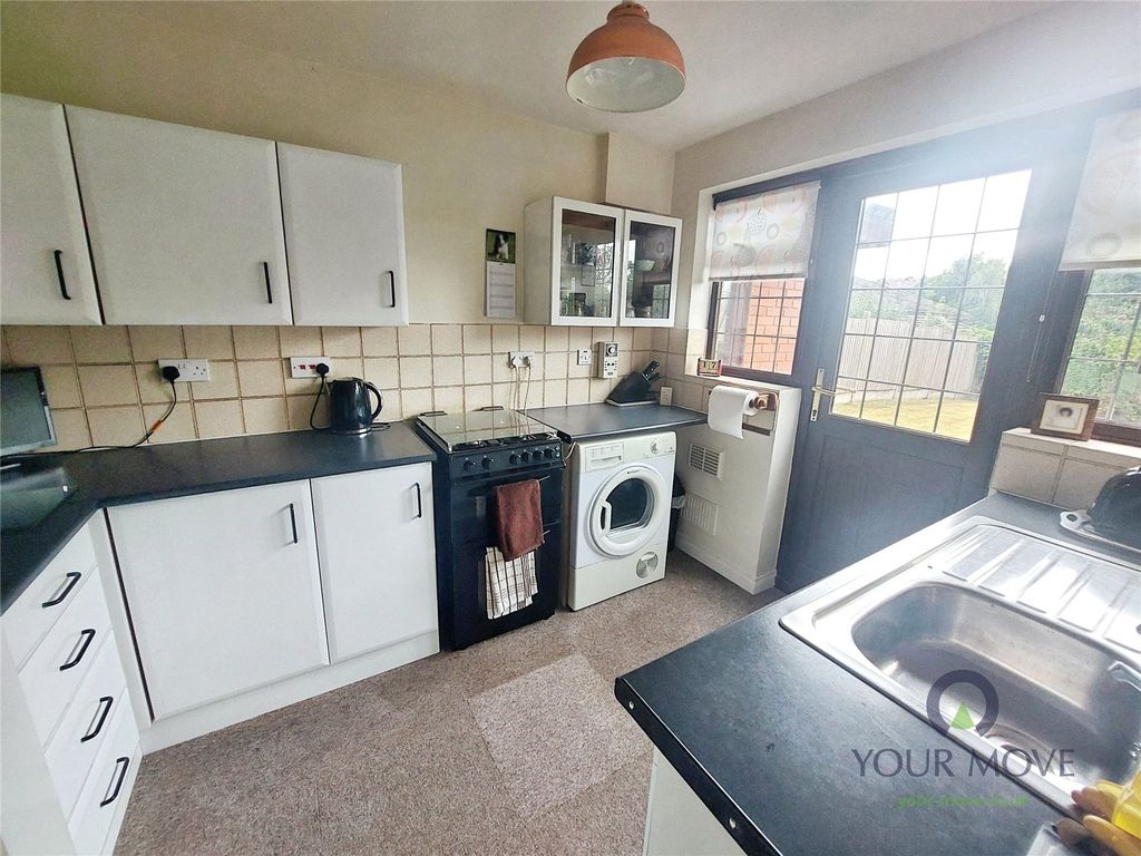 Property photo 3 of 11 Kitchen