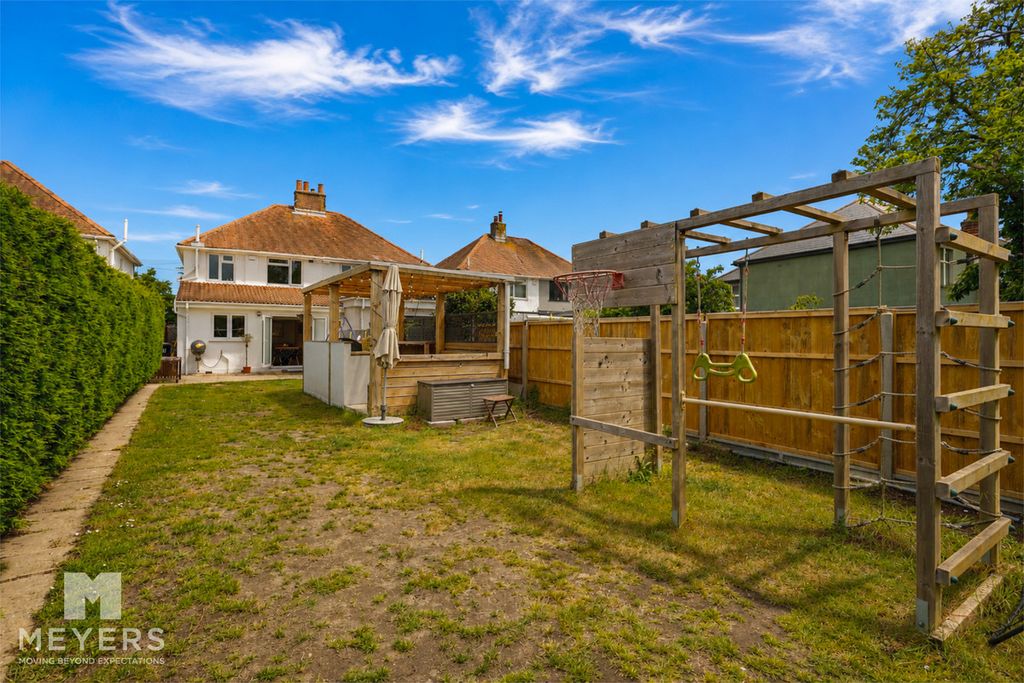 Property photo 3 of 28