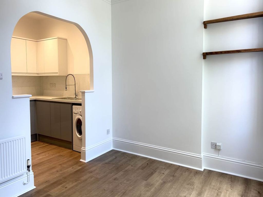 Property photo 2 of 9 Lounge Kitchen