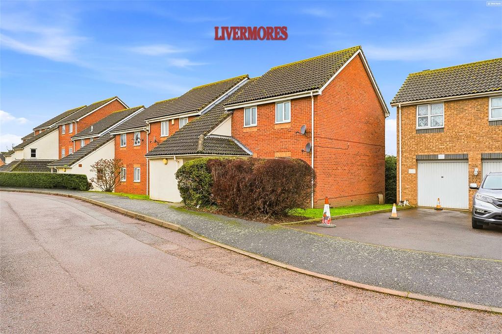 Property photo 2 of 16 Photos (17)Dp.Jpg