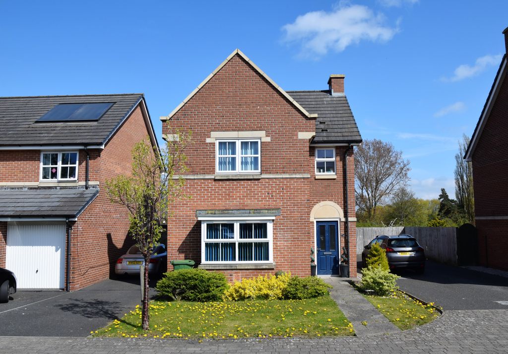 Property photo 1 of 21 Modern 3 Bed Detached House For Rent