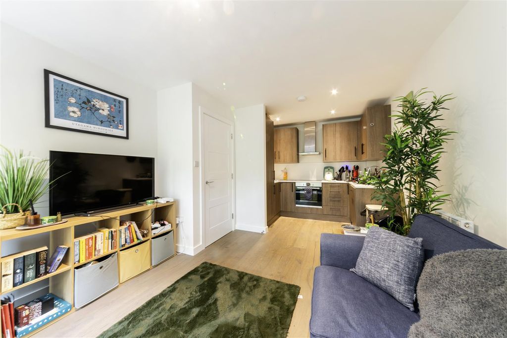Property photo 2 of 10 F6 Parkview -5.Jpg