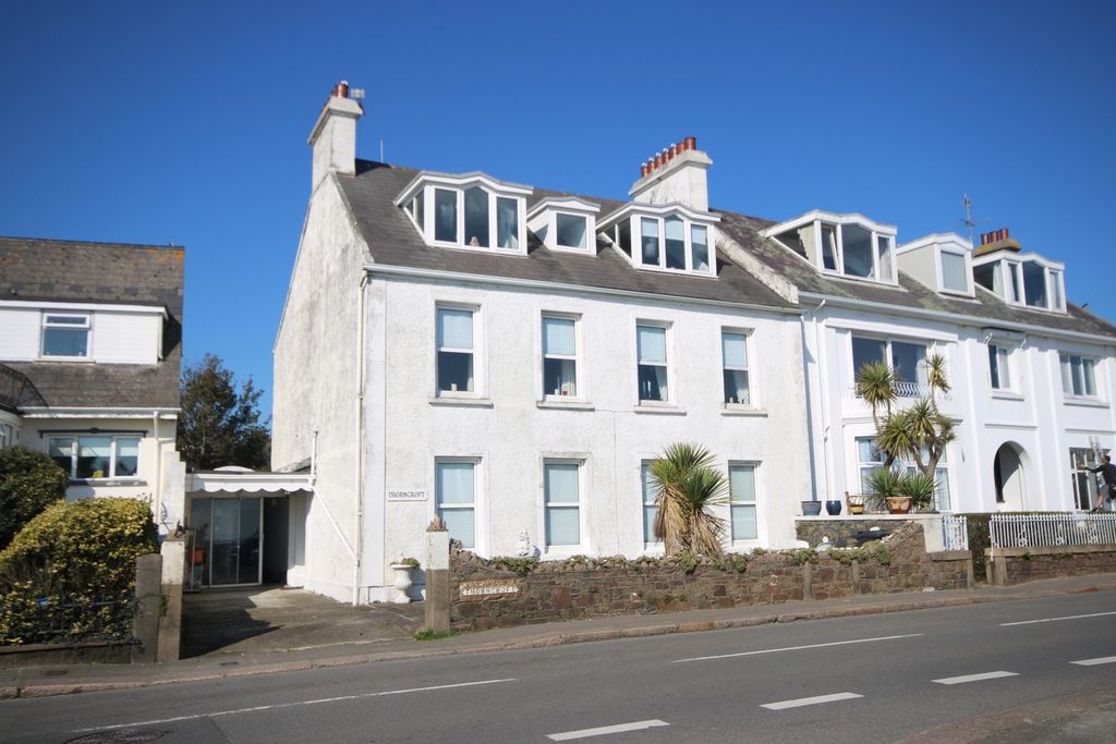 Property photo 2 of 33