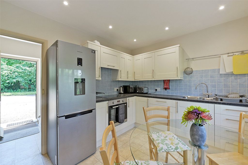 Property photo 2 of 14 Kitchen