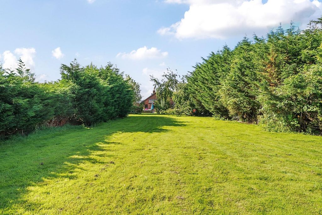 Property photo 2 of 22 Garden