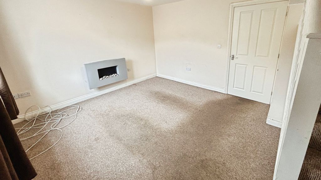 Property photo 3 of 10 Lounge