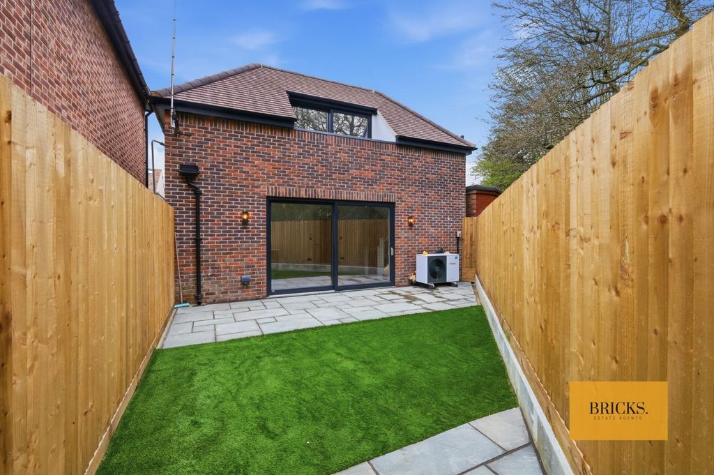 Property photo 1 of 28