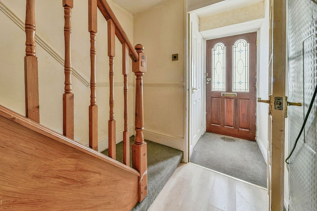 Property photo 2 of 18 Hallway