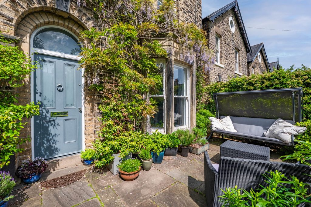 Property photo 2 of 42