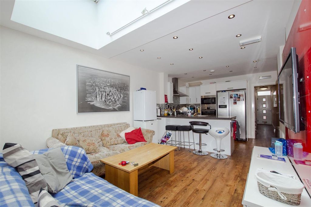 Property photo 2 of 13 Approach