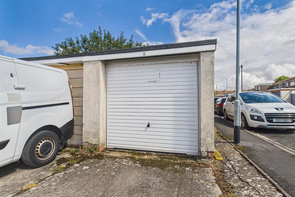 Property photo 3 of 16 Garage And Parking @, King Edward Close Whitchurch