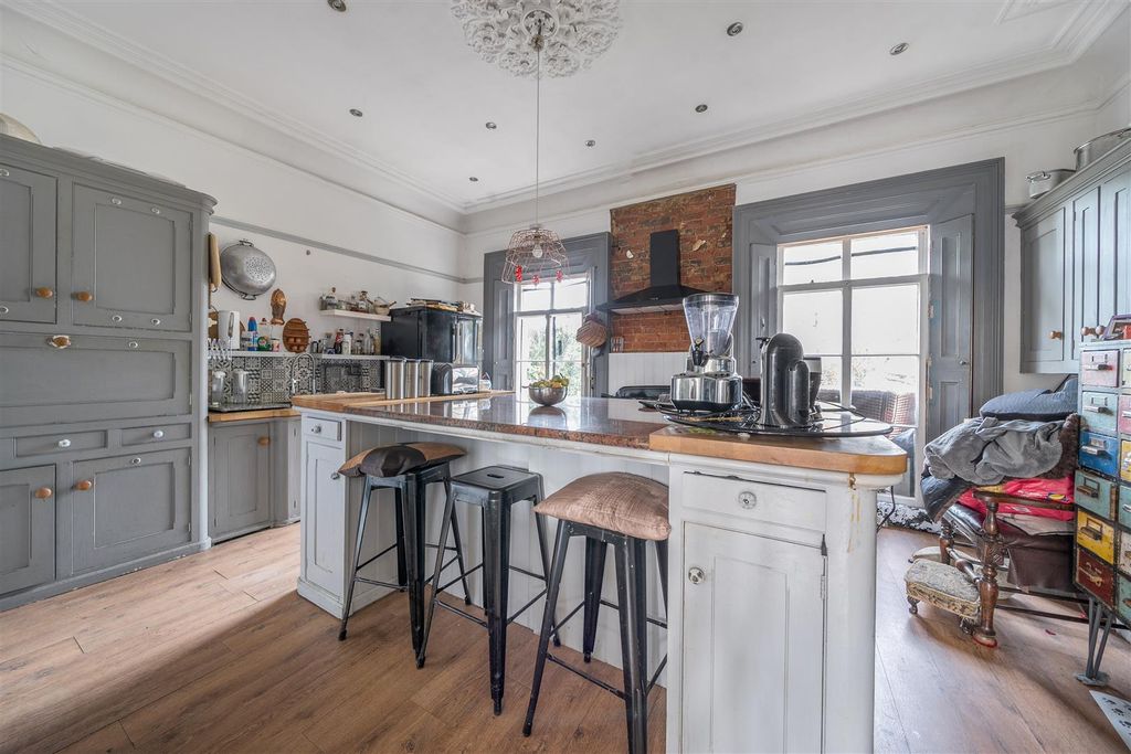 Property photo 2 of 24