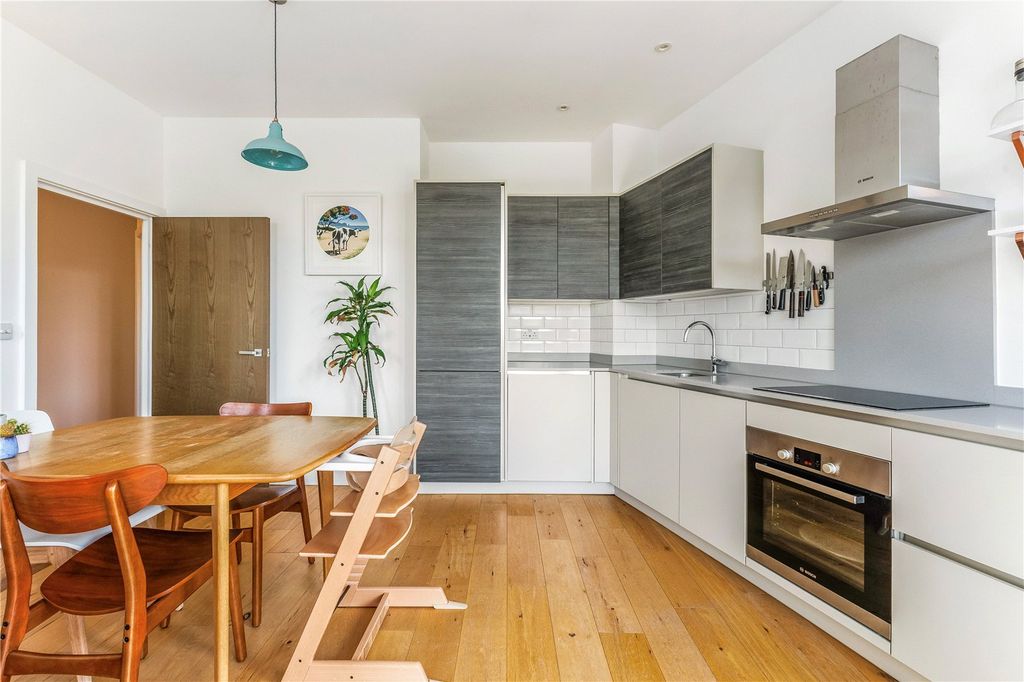 Property photo 3 of 30 Reception/Kitchen