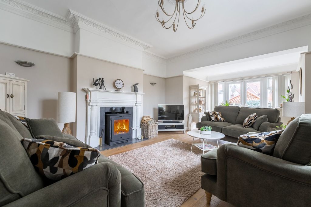 Property photo 3 of 27