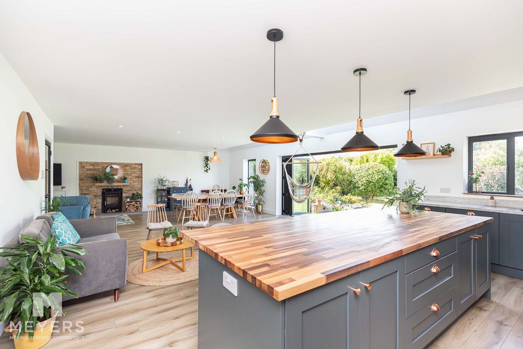 Property photo 3 of 49