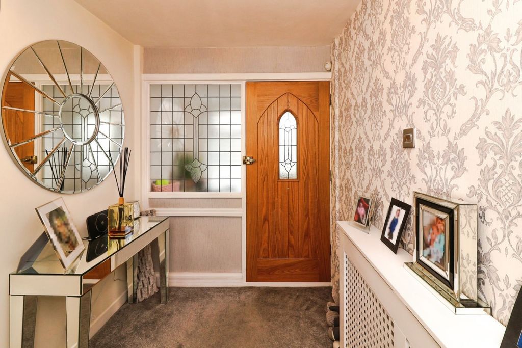 Property photo 2 of 26